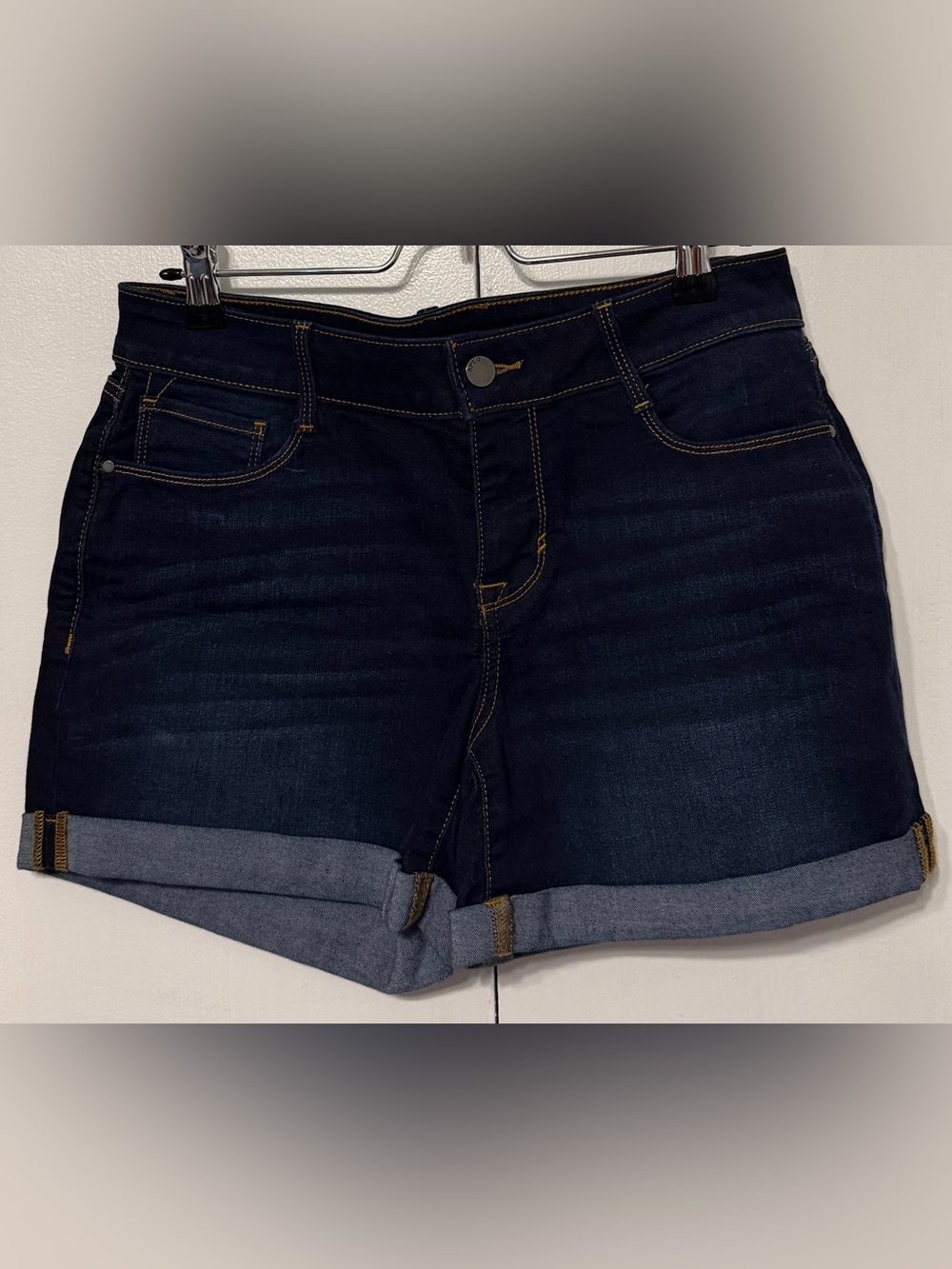 APT. 9 Dark Wash Denim Shorts – Size 12 Short